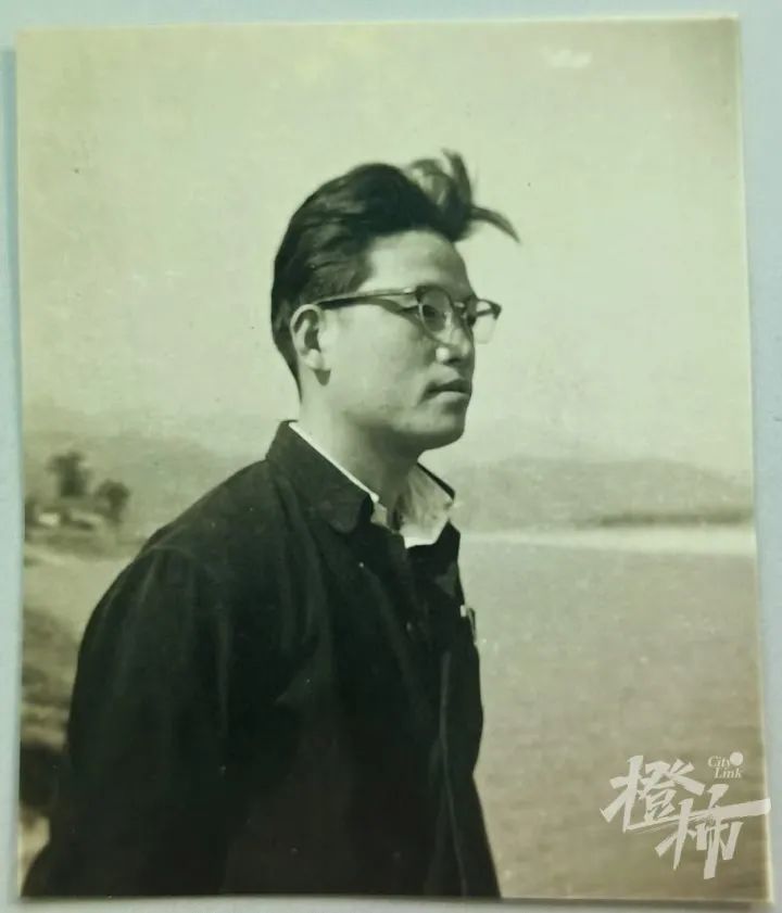 DƬ